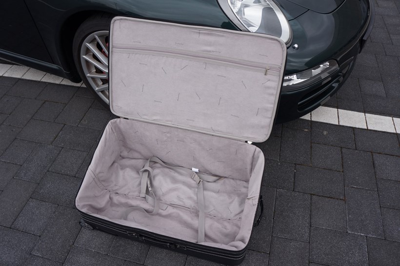 Porsche Boxster 986 + 987 und Cayman 987c Kofferraum hinten  Innendesign 17B